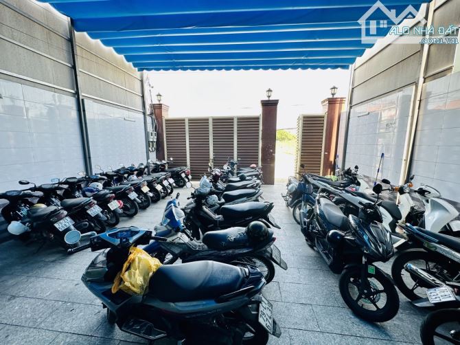 Bán căn hộ dịch vụ mặt tiền phường trường thọ - 320m2 - 4 tầng - giá 39 tỷ