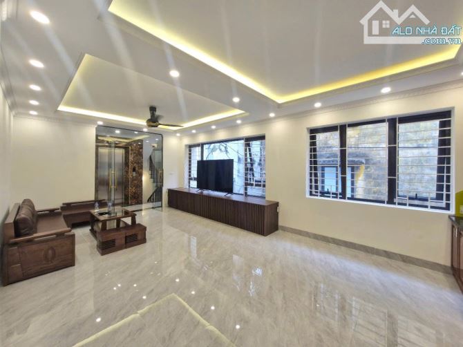 Nhà 4 tầng  gần hồ phố sài đồng long biên ngõ  ôtô 40m2 bán