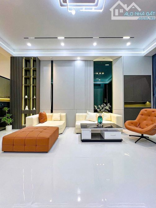 Nhà 3 tầng mới đẹp full nội thất 240m2 giá 5.9 tỷ đường D4 Sổ riêng vào ở ngay