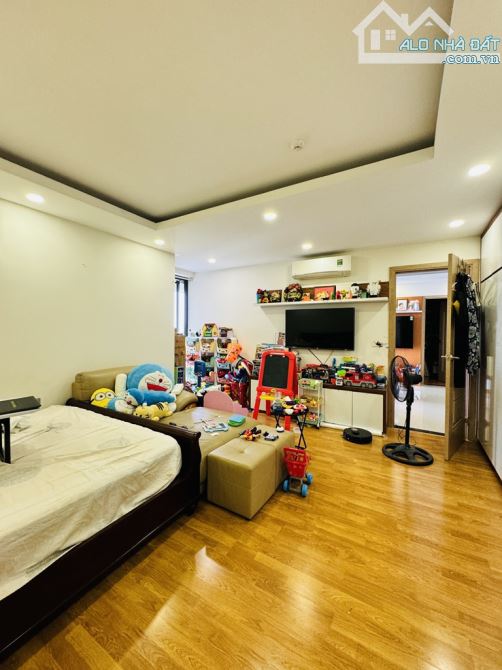 Mỹ Đình nhỉnh 8 tỷ, hơn 100m 3 ngủ full nội thất, view siêu đẹp.