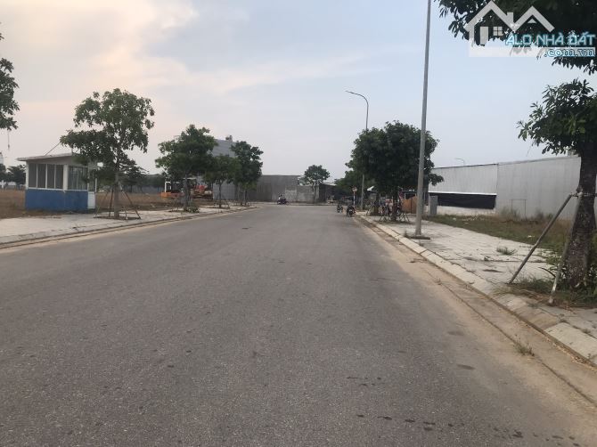 LÔ ĐÔI TRỤC 20.5m CẮT VÕ NGUYÊN GIÁP KHU 577 PHƯỜNG TRƯƠNG QUANG TRỌNG TP QUẢNG NGÃI