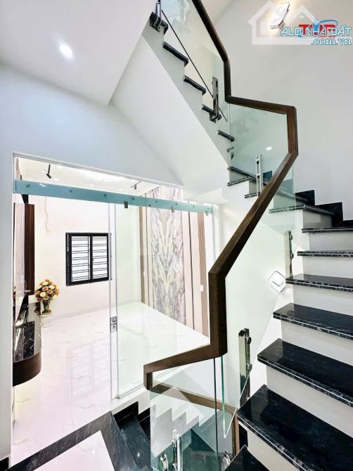 Bán nhà 4 tầng mới xây Trại Chuối, Hồng Bàng, Hải Phòng giá 3,3x tỷ
