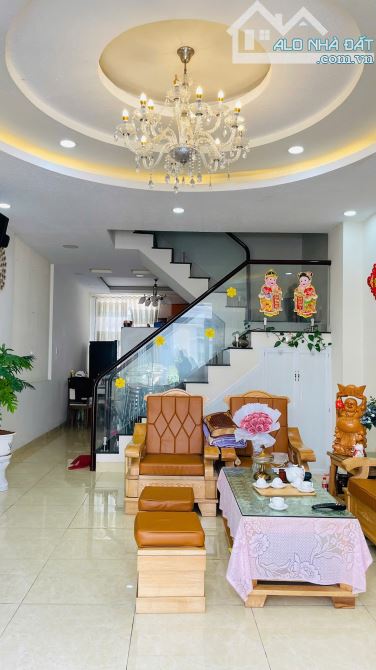 Bán nhà mặt phố tại Nguyễn Trung Trực, 6,5 tỷ, 66 m2, cách Hồ Xuân Hương 1km