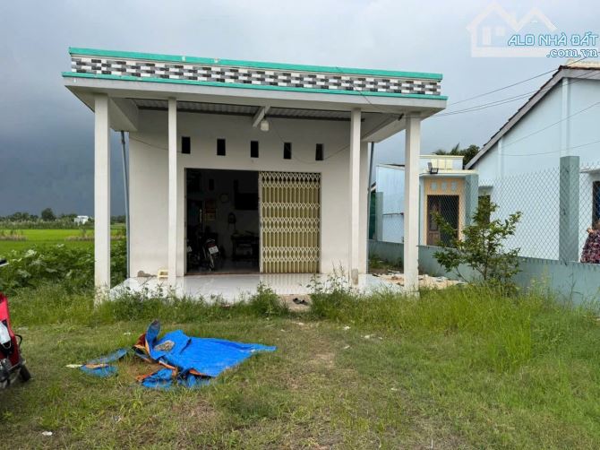 Bán lô đất mặt tiền đường liên ấp nhựa 6m, 10x30 tổng 300m2 thổ cư giá bán 1ty600 còn TL