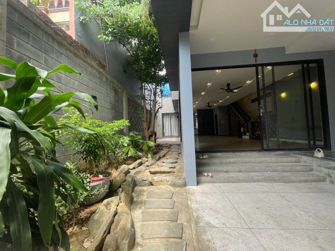 Biệt thự cao cấp MT đường Phạm Quang Ảnh gần Võ Văn Kiệt, cách biển Mỹ Khê chỉ 10 phút