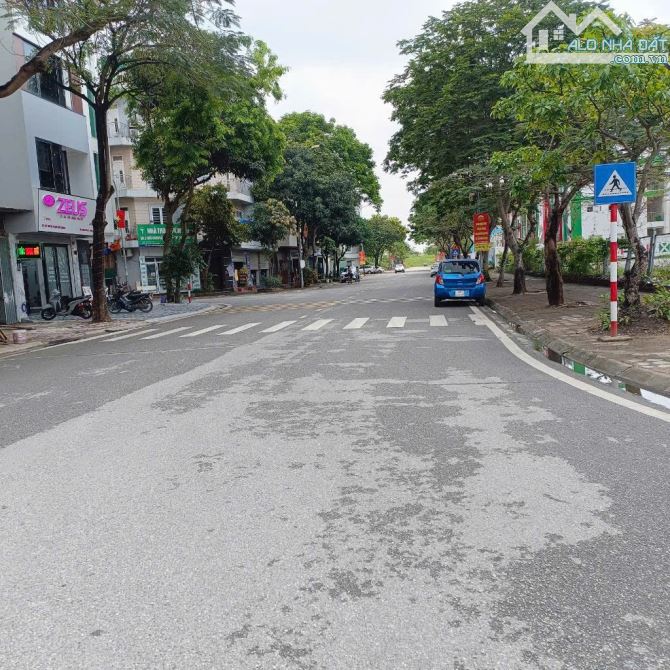 Bán nhà Phạm Khắc Quảng, Giang Biên, Long Biên gara, ô tô thang máy 72m nhỉnh 22 tỷ