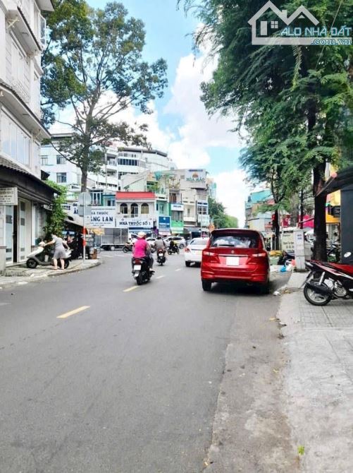 Biệt thự dát vàng trung tâm Gò Vấp - 563m2 - Hoàn công đủ - Sổ riêng - 37.9 tỷ (tl)