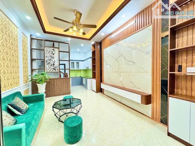 NHÀ MỚI KÍNH KOONG - PHỐ LÊ THANH NGHỊ - 35M x 5 TẦNG - GIÁ 8,1 TỶ