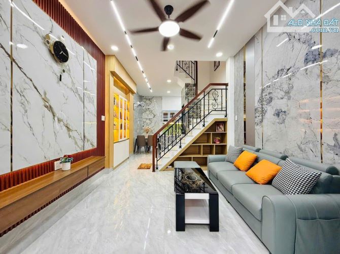 **Bán nhà HXH Phạm Văn Hai** phường 3, Tân Bình (4,5*28) 5 lầu - 21,818 tỷ