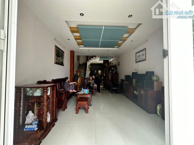 NGAY CỔNG VẠN PHÚC CITY, 4 TẦNG NỘI THẤT CAO CẤP ÔTÔ VÀO NHÀ 8,6X25 CHỈ 28 TỶ.