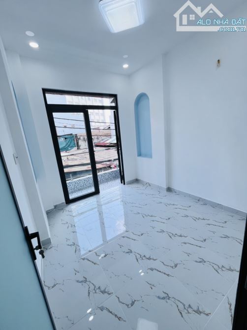 Bán nhà Âu Dương Lân Phường 2 Quận 8 DT: 28.5m2 - 2 tầng -(3x10) Giá: chỉ 3tỷ890 tỷ TL.