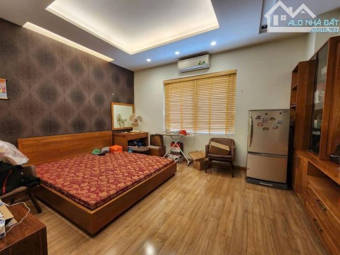 Bán nhà mặt phố, ô chờ thang máy Đặng Thùy Trâm, Cầu Giấy 71m 6 tầng MT 5m 29 tỷ
