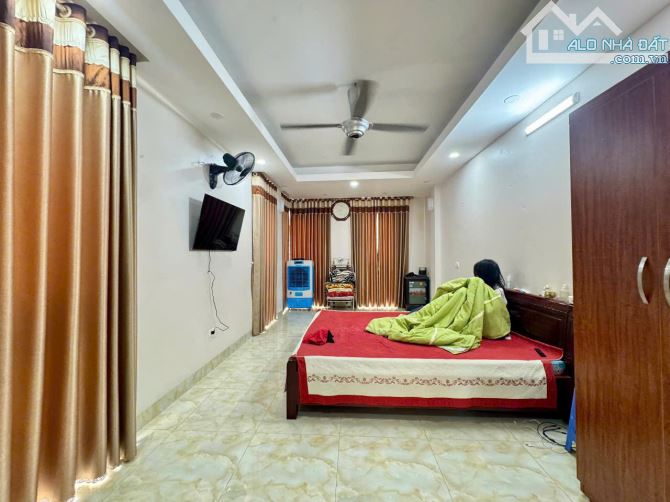 Bán nhà Long Biên, Phân lô quân đội - lô góc - kinh doanh - 2 oto tránh nhau, vìa hè rộng.