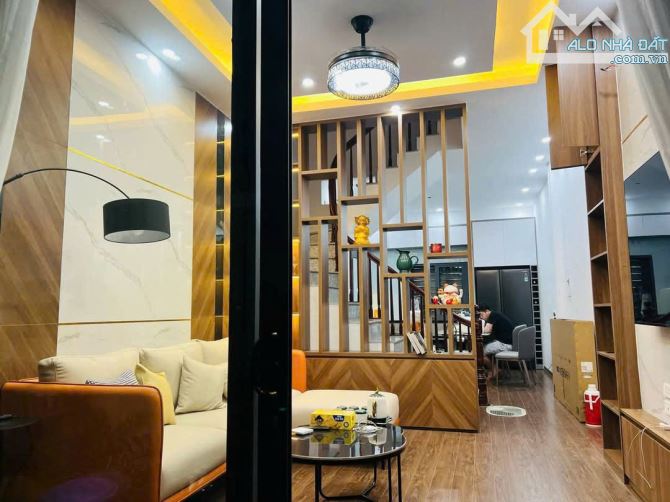 Bán nhà dân xây 45m2, 3 tầng, mặt tiền 3,6m, ngõ Hồ Tùng Mậu - Mai Dịch - Hà Nội,