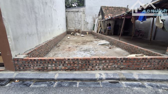 Chính chủ gửi bán 45m2 đất ở Đản Dị, Uy Nỗ, Đông Anh. Nằm ở trung tâm huyện với đủ tiện íc