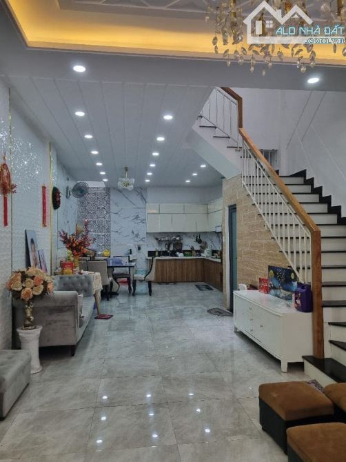 🚨 CƠ HỘI MUA NHÀ HIẾM CÓ - HÀNG XÓM TOÀN BÁC SỸ KỸ SƯ - ĐƯỜNG NGUYỄN HUỆ - DT 4.4X17M