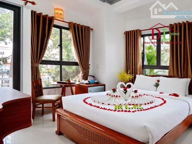 Bán khách sạn mặt tiền phố Bà Triệu Đà Lạt đi bộ ra Hồ Xuân Hương 3 phút, 47 phòng KD