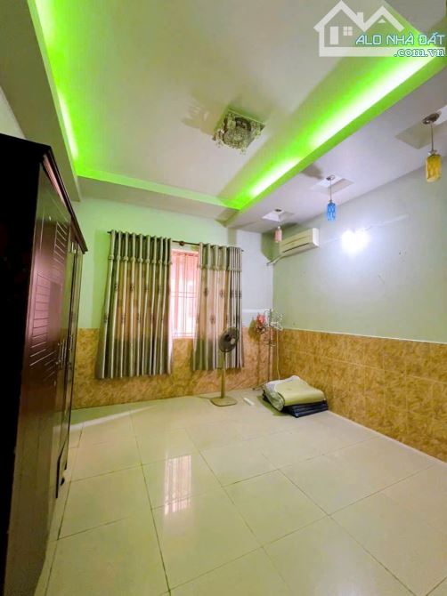 Bán nhà 1T3L thuộc KDC Quang Vinh gần ĐH Lạc Hồng, SHR, đường xe hơi. Chỉ 4.6 tỷ