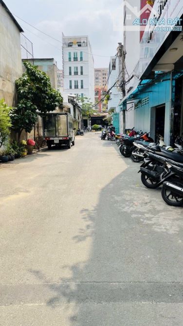 Bán nhà Hẻm 8m Đồng Đen, P10, Tân Bình 65m2 3 Tầng Giá chỉ hơn 9 Tỷ
