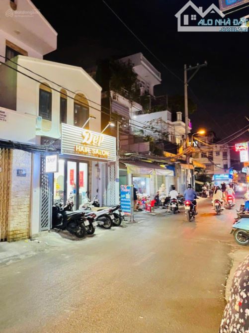 Bán biệt thự hồ bơi khu An Phú - An Khánh, Quận 2. DT 240 m2; chỉ 60 tỷ