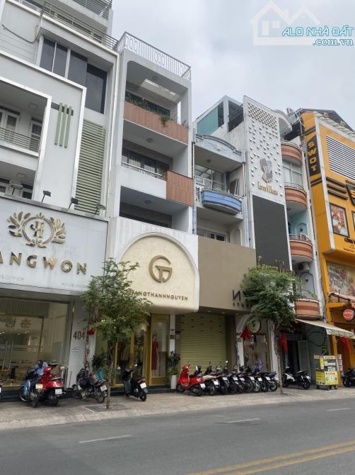 Bán nhà MT Hai Bà Trưng đoạn gần chợ Tân Định. Dt: 4x18m. 5 tầng. 30 tỷ tl