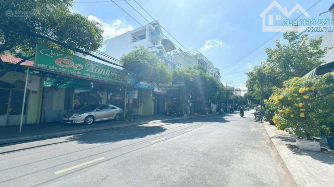 Bán nhà góc 2MT Đoàn Thi Điểm, Q. Phú Nhuận. DT: 8.5x19m, gồm trệt, lầu giá 45tỷ