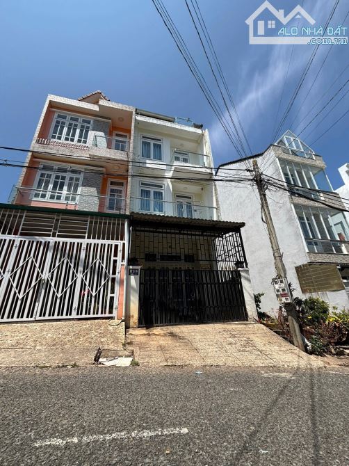Rẻ Nhất Khu Vực 6,5 Tỷ Sỡ Hữu Ngay Nhà Phố Đã Hoàn Công 3 Tầng 5 Phòng Ngủ Cách HXH 1,5km