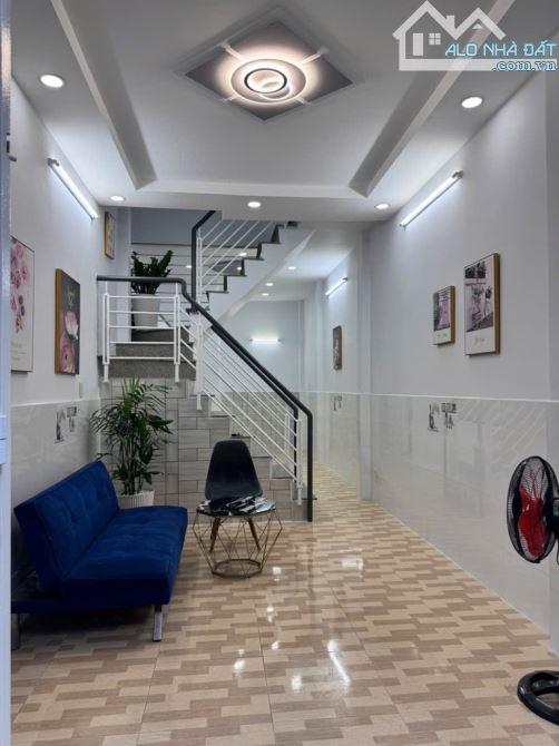 Bán nhà HXH đường T8, gần Lê Trọng Tấn, Tây Thạnh Tân Phú, 2 tầng đẹp, 3x10, chỉ hơn 3 tỷ