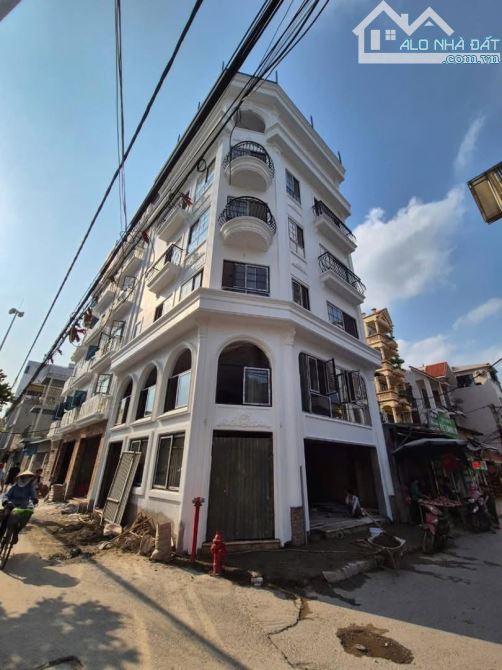BÁN NHÀ Định Công Hạ, DT 40m2, 7 tầng, MT 4,75m, 11,5 tỷ