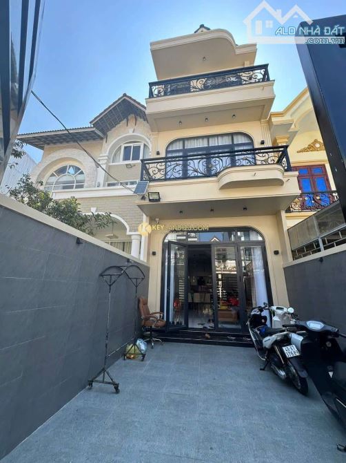 NHÀ PHỐ _ GIÁ TỐT HẺM Ô TÔ LỚN – MÊ LINH, P.9, ĐÀ LẠT