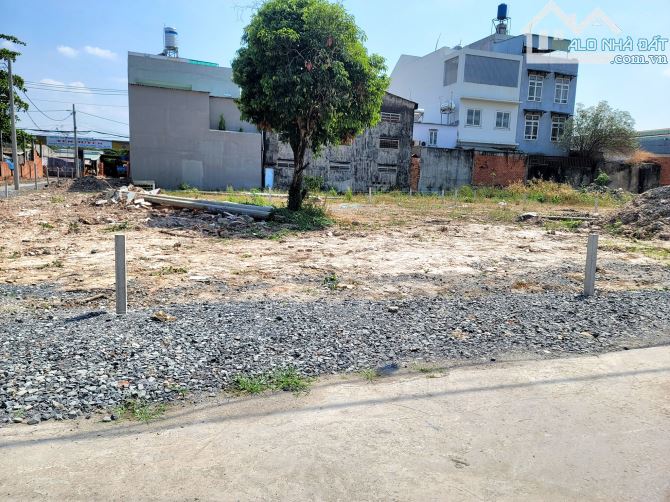 LÔ ĐẤT ĐẸP MẶT TIỀN KINH DOANH NGAY THỊ TRẤN CỦ CHI,180m2 CÓ THỔ