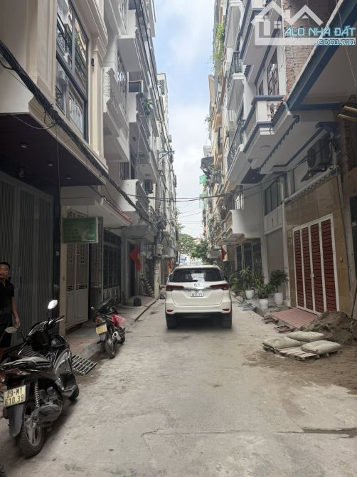 BÁN NHÀ PHÂN LÔ . Ô TÔ TRÁNH NGỌC HỒI . THÔNG SANG PHẤP VÂN . NHÀ. 5 TẦNG . 10.6 TỶ