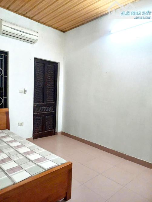 Bán nhà 3 tầng ô tô đỗ cửa Trịnh Đình Cửu, phường Định Công, Hoàng Mai, mặt tiền 4.9m