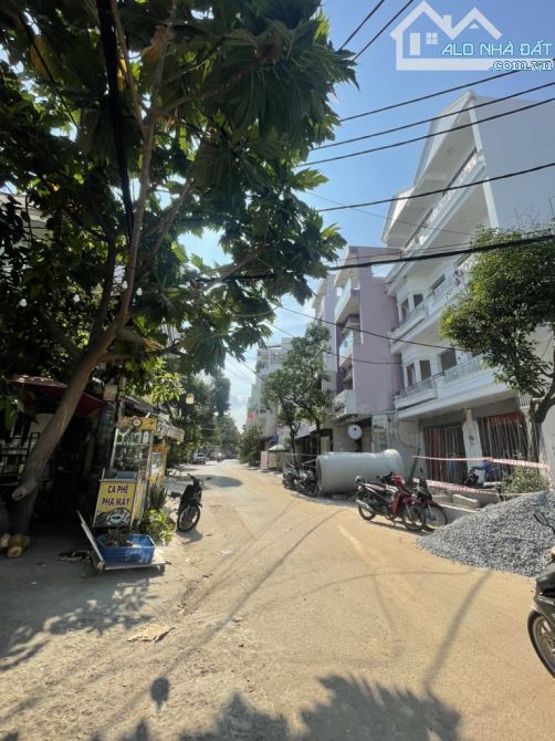 NHỈNH 5 TY MẶT TIỀN KINH DOANH - XE HƠI ĐẬU ĐỖ THOẢI MÁI - 2 TẦNG MỚI ĐẸP Ở NGAY