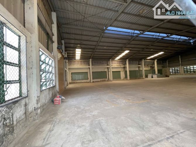700m2 kho TÂN PHÚ . Trần cao 9m. Tường nền bê tông mát mẻ. Giao thông thuận lợi