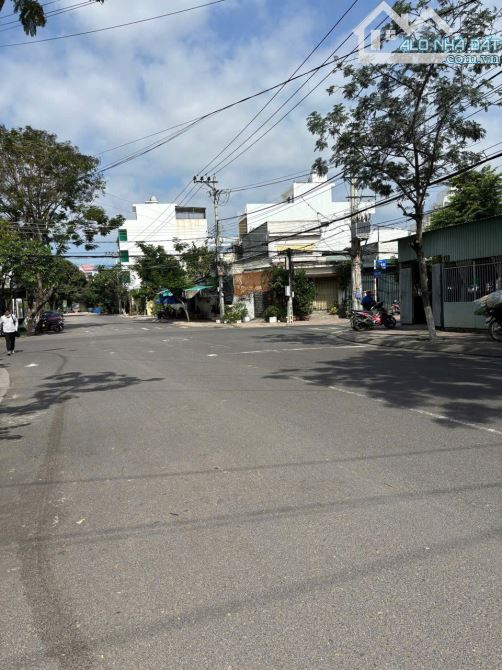 BÁN ĐẤT TẶNG NHÀ CẤP 4 MẶT TIỀN PHÙNG HƯNG-PHƯỚC LONG.DT 104M NGAG 5M.HUỚG TN SỔ HOÀN CÔNG
