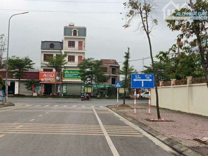 Lô góc, diện tích 122m2, đối diện cổng trường THCS Nguyễn Cao , Phượng Mao, Quế Võ.
