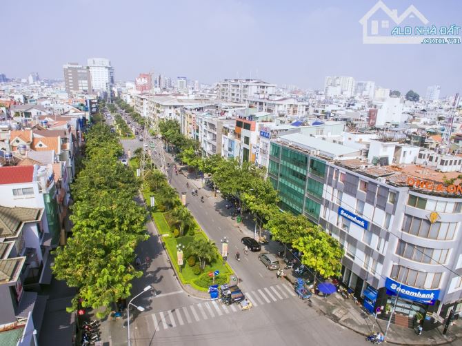Bán nhà 4.5 x23m Bình Thạnh, Hẻm sang đẹp, Sát chợ Bà Chiểu & Phú Nhuận !