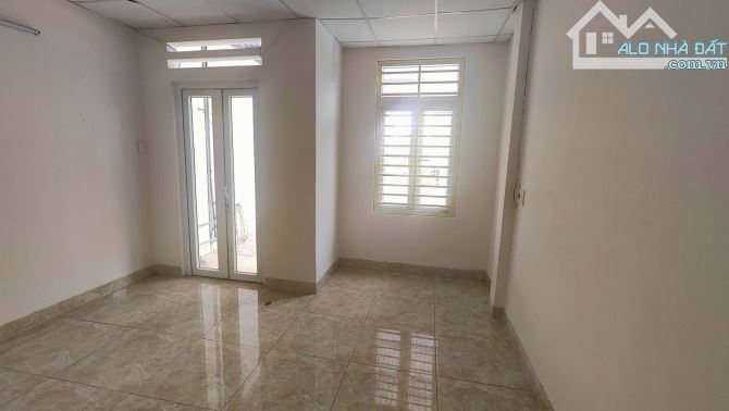 NHÀ MẶT TIỀN SÁT BIỂN NGUYỄN TẤT THÀNH