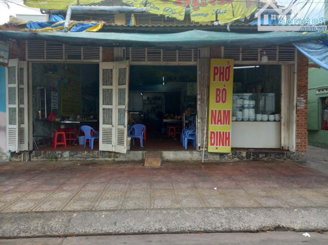 Bán đất tặng nhà C4 mặt tiền Tô Hiệu cách biển Nha Trang 150m gí tốt thị trường