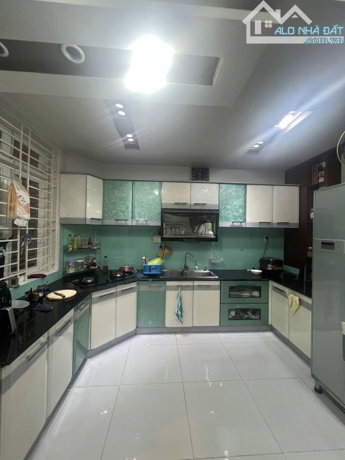 NHÀ ĐẸP MỚI  NGANG 8M , 96M2.  KẾT CẤU 4 TẦNG BTCT ,QUÂN TÂN BÌNH
