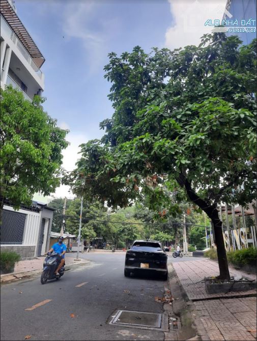 Bán nhà mặt tiền Lò Gốm, ngang 6m4 dài 18m,3 lầu, duy nhất 13 tỷ, Q.6