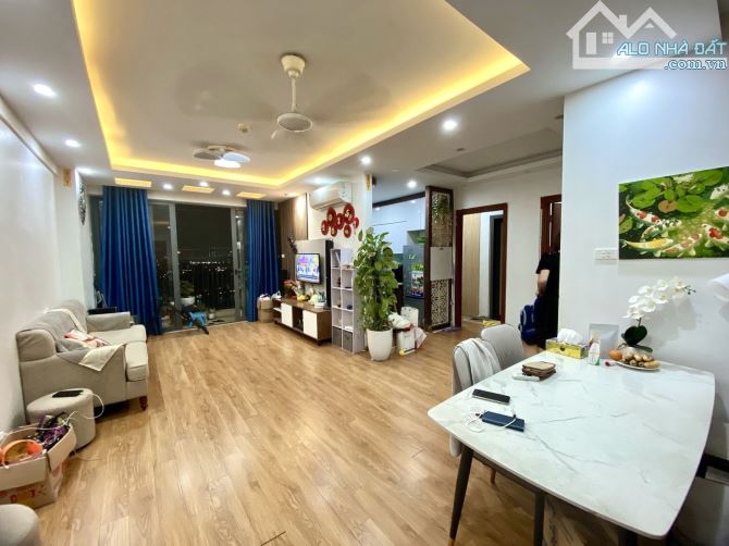 Siêu phẩm căn hộ chung cư Khu đô thị Định Công, Hoàng Mai, nhà đẹp, view hồ Định Công