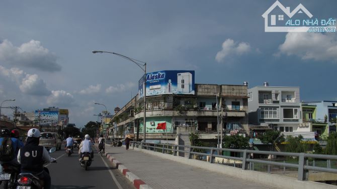 Mặt tiền hẻm thông,  Nhà cấp 4 Xô Viết Nghệ Tĩnh, Bình Thạnh, sát bên Q.1 !