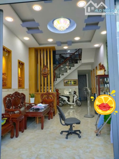 Cần bán nhà 4 tầng Đỗ Xuân Hợp, giáp Quận 2–sổ hồng riêng, hoàn công đủ nhi 8T-4pn,PLB ở
