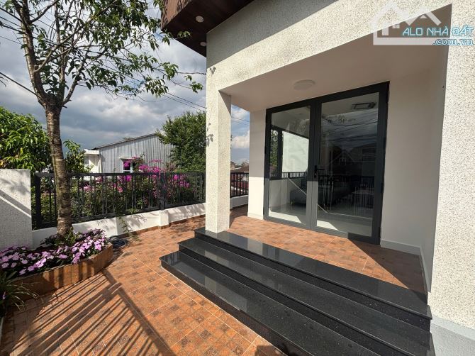 NHÀ SÂN VƯỜN MỚI HOÀN THIỆN Ở THÁNH TÂM  CÓ VIEW