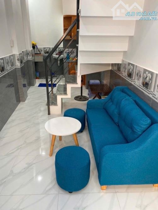 VỊ TRÍ ĐẸP - XE HƠI SÁT NHÀ - 2 TẦNG - TÂN PHÚ - CHỢ TÂN HƯƠNG - 20M2 - SỔ NỞ HẬU - 2 TỶ X