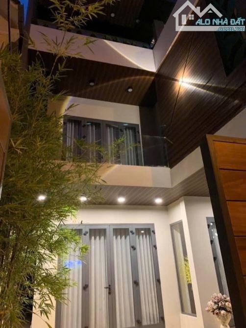 BIỆT THỰ 3 TẦNG –DT 220M2( 10*22M)- ĐƯỜNG NGUYỄN TRÁC- HÒA THUẬN TÂY- HẢI CHÂU- ĐÀ NẴNG- C