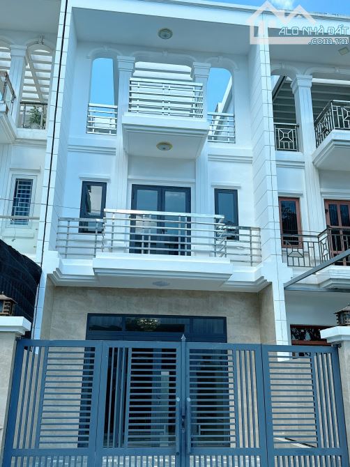 Cho thuê nhà mới khu đô thị Hưng Phú,đối diện  tòa nhà 6 Sở