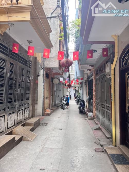 Bán nhà gần Lăng Bác, nhỉnh 6 tỷ, trung tâm Ba Đình, đủ nội thất về ở ngay